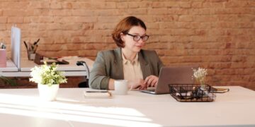 Вчителі в Україні можуть отримати 1 500 грн — що треба зробити