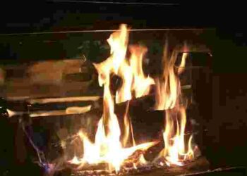 Економимо на опаленні: що робити, щоб дрова горіли довше і віддавали більше тепла