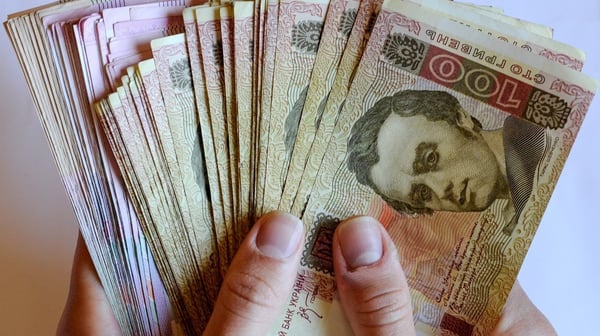 Яка мінімальна зарплата завуча школи у січні 2026 — сума