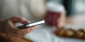 Як вимкнути рекламу в застосунках і браузері на Android та iOS