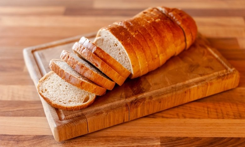 Черствый хлеб можно вернуть к жизни: как снова сделать его мягким и свежим