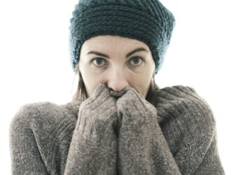 Чому шкіра старіє швидше взимку: головні помилки в догляді після 45 років