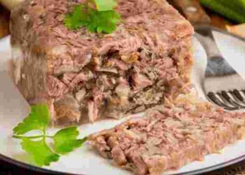 Посуд теж має значення: як зберігати холодець, щоб він довго залишався свіжим