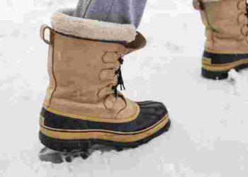 Без дорогих устілок і спецспорядження: три способи швидко утеплити взуття взимку