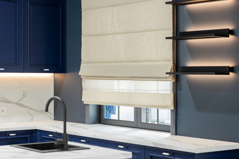 Функціональні і лаконічні: які переваги римських штор і коли вони справді доречні