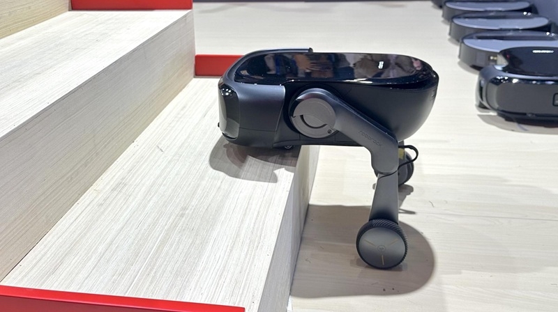 Роботи-пилососи відростили ноги: представлено модель Roborock Saros Rover, яка вміє підніматися сходами та навіть стрибати