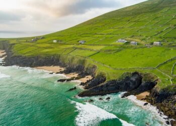 Мальовничий безлюдний острів в Ірландії шукає двох доглядачів: але є підступ