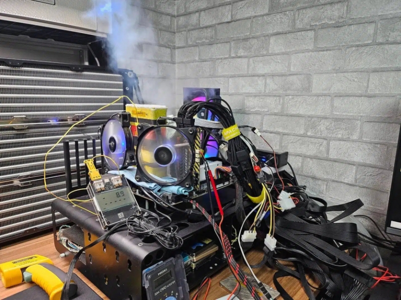 MSI анонсувала RTX 5090 Lightning з дисплеєм та живленням 1600 Вт від двох роз&rsquo;ємів &mdash; відеокарту вже розігнали