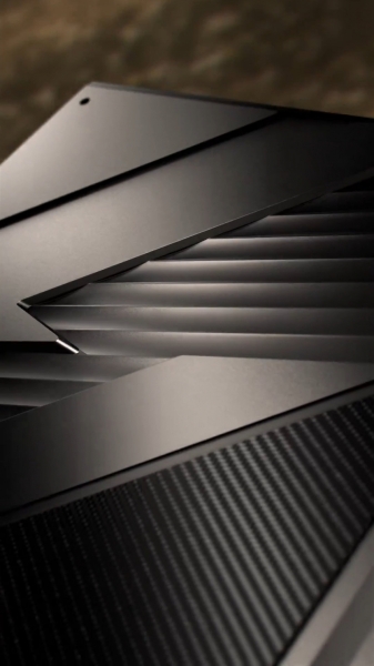 MSI анонсувала RTX 5090 Lightning з дисплеєм та живленням 1600 Вт від двох роз&rsquo;ємів &mdash; відеокарту вже розігнали