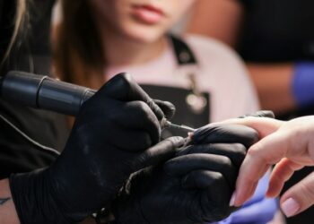 Після гель-лаку болять нігті: яка причина та як уникнути цього неприємного болю