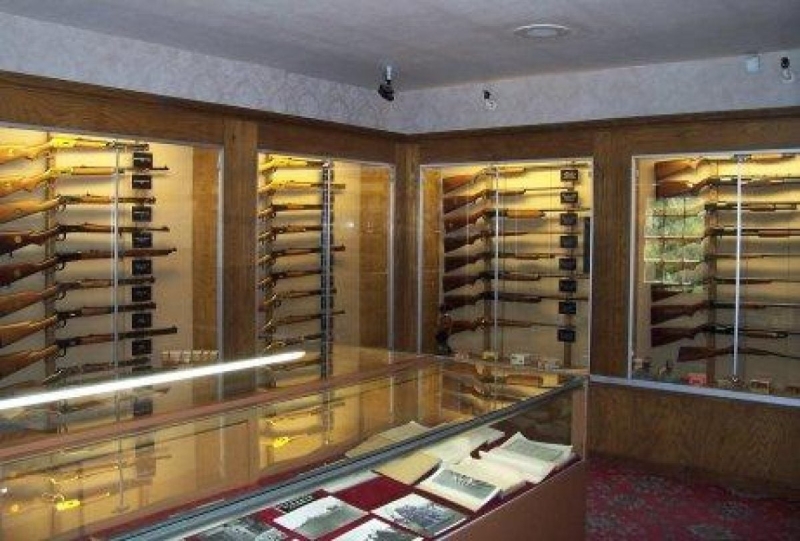 У Каліфорнії є величезний маєток, в якому "мешкають" тисячі привидів: в чому його таємниця