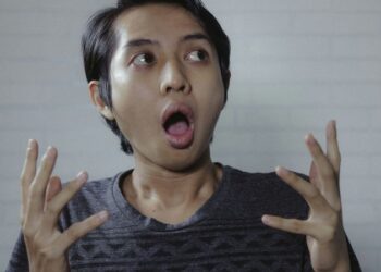 Витримає двох слонів, але боїться вологи: на що насправді здатне людське волосся