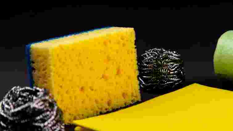 Не доведеться міняти щотижня: як продовжити термін служби губки для миття посуду