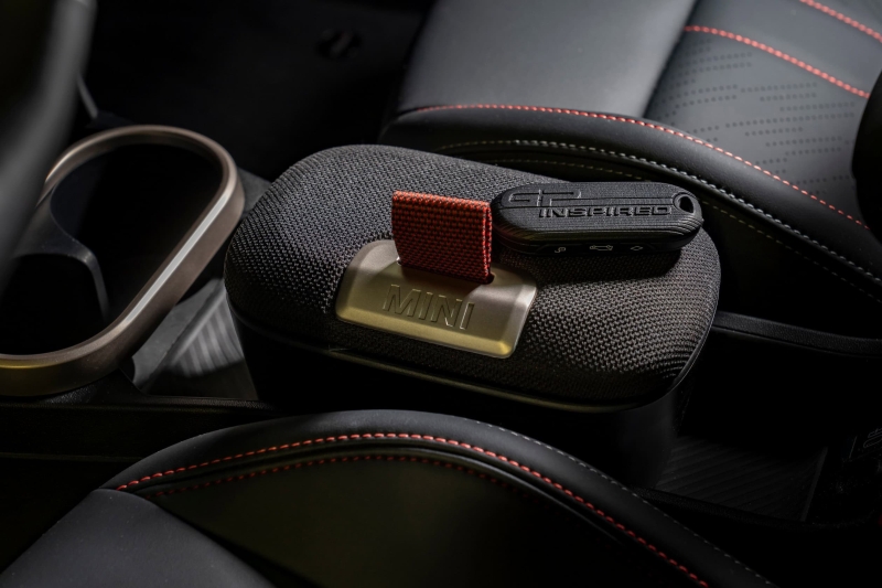 MINI Cooper S і Cooper JCW отримали версію GP Inspired Edition