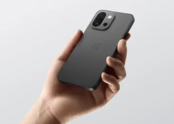 Інсайдер розповів про повернення OnePlus 15s із оновленою камерою