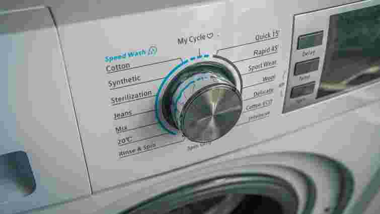 Чому пральна машина шумить та стрибає під час роботи: основні причини