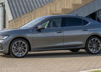 Потужність 200 кВт: у Škoda Superb з’явилася нова PHEV-версія