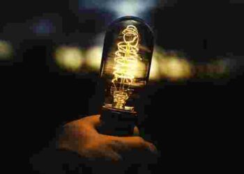 Ці помилки коштуватимуть вам дорого: що не можна робити під час відключень світла