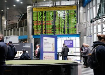 Українців можуть не випустити за кордон по безвізу — що треба знати у 2026