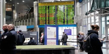 Українців можуть не випустити за кордон по безвізу — що треба знати у 2026