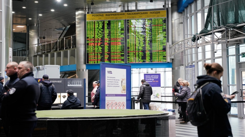 Українців можуть не випустити за кордон по безвізу — що треба знати у 2026