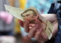 Українці не зможуть використати ці купюри — які гроші хоче замінити НБУ