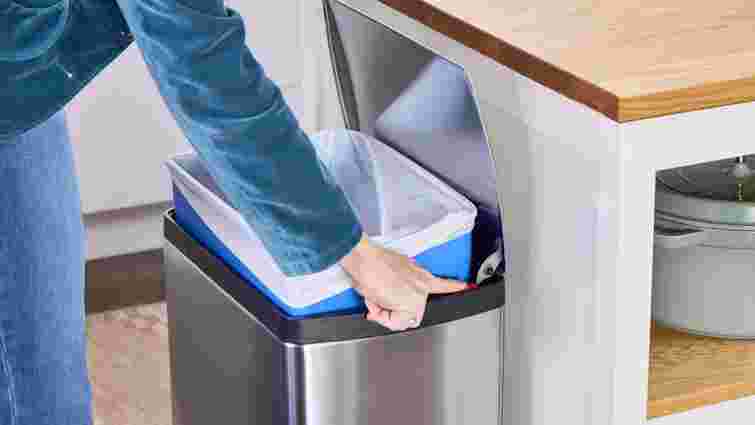 Естетика понад усе: 6 практичних і стильних ідей, як заховати сміттєве відро на кухні