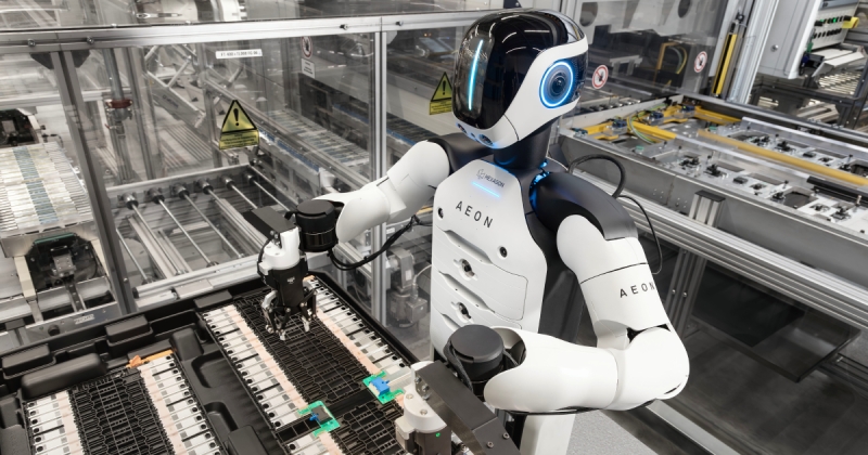 BMW відправила працювати людиноподібного робота на заводі в Німеччині