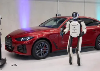 BMW відправила працювати людиноподібного робота на заводі в Німеччині