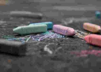 Ця проблема є майже у всіх: чому слід класти крейду у шафу