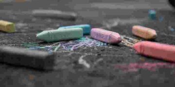 Ця проблема є майже у всіх: чому слід класти крейду у шафу