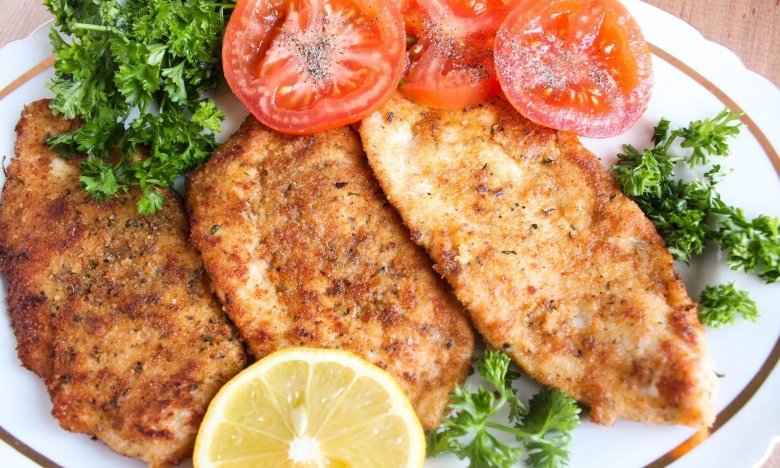 Чем залить мясо, чтобы отбивные получились сочными и нежными, как пух: лайфхак для шикарного блюда