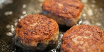 Что добавить в котлеты, чтобы они не уменьшались во время жарки: экономный лайфхак