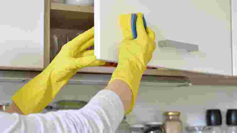 Що допоможе видалити жир з кухонних поверхонь: корисні поради