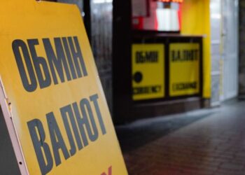 Чому українцям можуть відмовити в обміні доларів — три головні причини