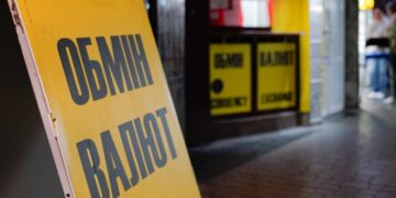 Чому українцям можуть відмовити в обміні доларів — три головні причини