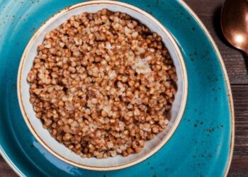 Две ложки – и гречка будет гораздо вкуснее: хитрый трюк превратит гарнир в шедевр