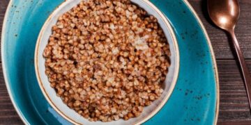 Две ложки – и гречка будет гораздо вкуснее: хитрый трюк превратит гарнир в шедевр