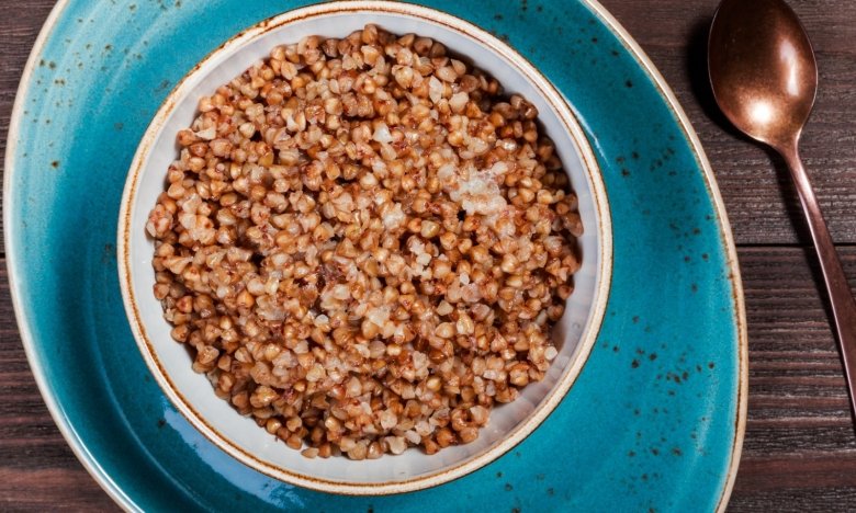 Две ложки – и гречка будет гораздо вкуснее: хитрый трюк превратит гарнир в шедевр