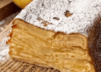 Если дома есть три яйца и несколько яблок: изысканный, но простой пирог к чаю (РЕЦЕПТ)