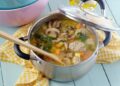 Если есть горстка фарша и немного грибов: этот удивительный “Сельский” суп будут просить каждый день (РЕЦЕПТ)