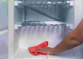 Забудьте про розморожування назавжди: як уникнути намерзання льоду в холодильнику