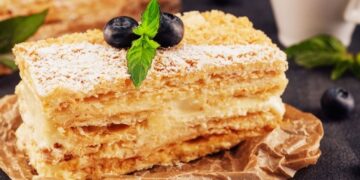 Измена императора или совсем другой десерт: почему знаменитый торт “Наполеон” так называется