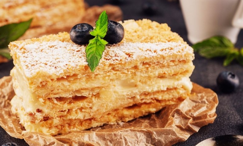 Измена императора или совсем другой десерт: почему знаменитый торт "Наполеон" так называется