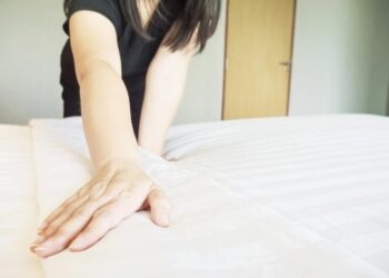 Як почистити матрац: простий спосіб за 2-3 хвилини без води та “хімії”