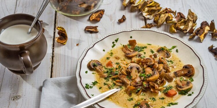 Как действительно варить суп из сушеных грибов: обязательно сделайте это, чтобы не испортить дорогой продукт