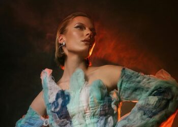 Кого шукають “лакшері-жінки” в країні, що воює?