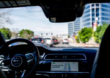 Машинний зір: новий чип для безпілотних авто виявляє небезпеку в 4 рази швидше за людей