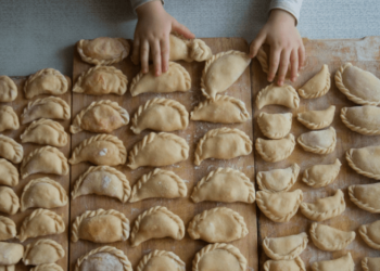 Не лейте это в кастрюлю – замешайте в тесто: один ингредиент сделает вареники шикарными