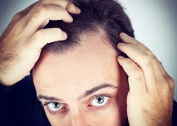 У Кореї створили OLED-капелюх, який “пригнічує” випадіння волосся на 92%